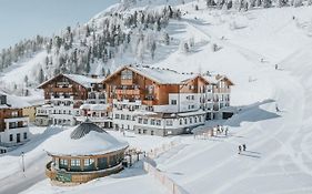 Superior Hotel Schneider Ski-In & Ski-Out